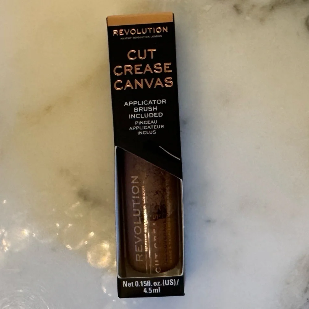 New! Makeup Revolution The Cut Crease Canvas Eyeshadow Base in Etch Deep